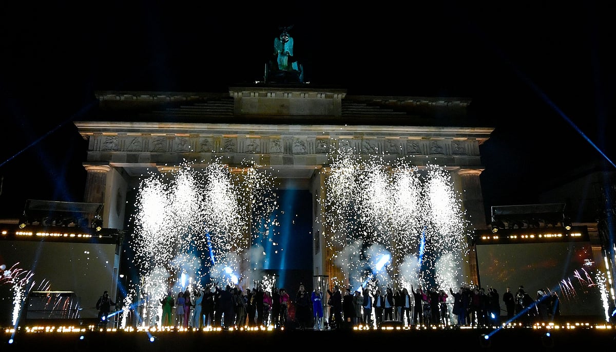 Fireworks explode at Brandenburg Gate in Berlin to celebrate the New Year on January 1, 2022.