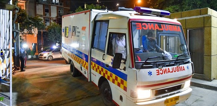Palghar collector orders inquiry into man carrying dead son's body on two-wheeler after allegedly being denied ambulance