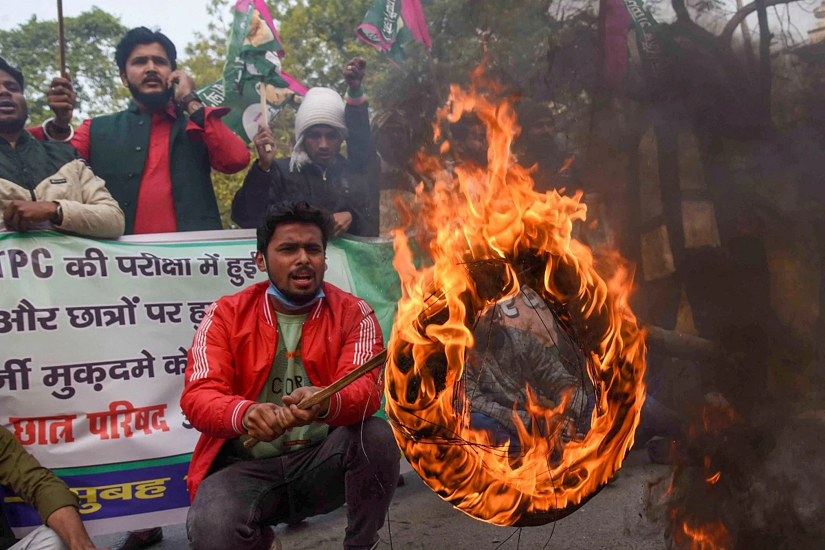 Jan Adhikar Party activists burn tyres to block a road during the Bihar bandh called by students over alleged discrepancies in Railway Recruitment Boards Non-Technical Popular Categories (RRB NTPC) exam, in Patna, Friday, Jan. 28, 2022.