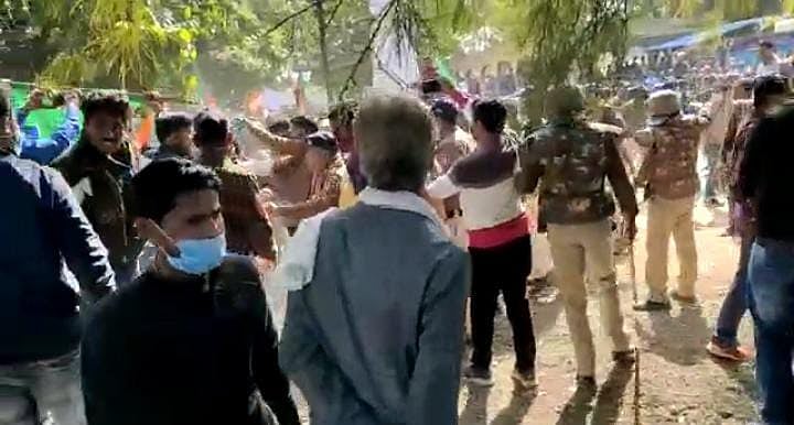 Sagar: Party workers of Congress, BJP clash each other