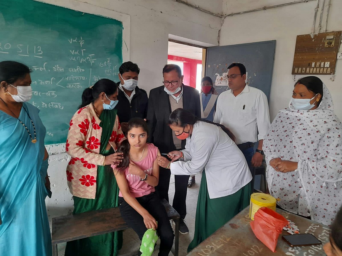 Gandhwani records over 27% vaccination for 15-18 year old