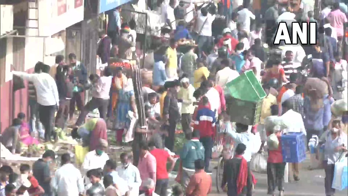 Mumbai: Huge crowd at Dadar market as city reports over 10,000 new COVID-19 cases - See Pics