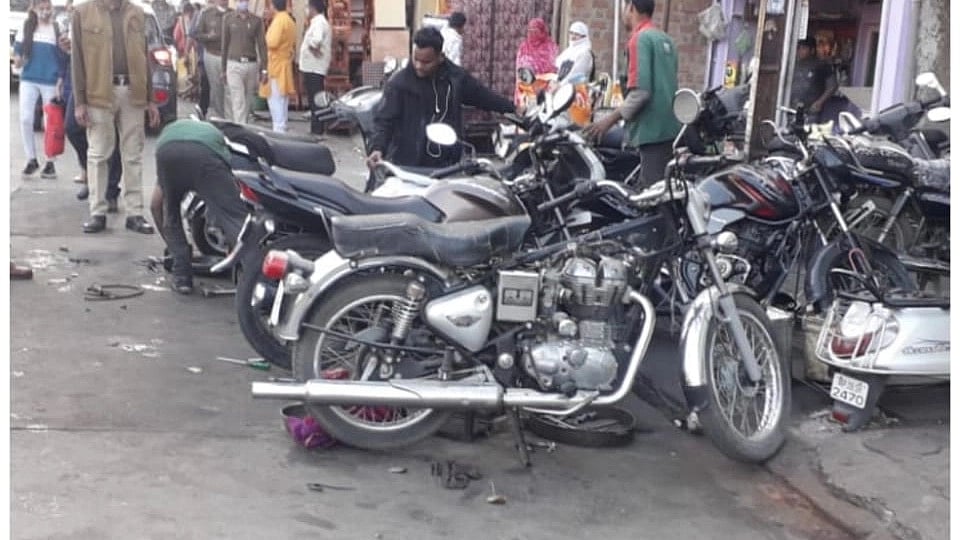 Indore: Ten wrongly parked 4-wheelers fined
