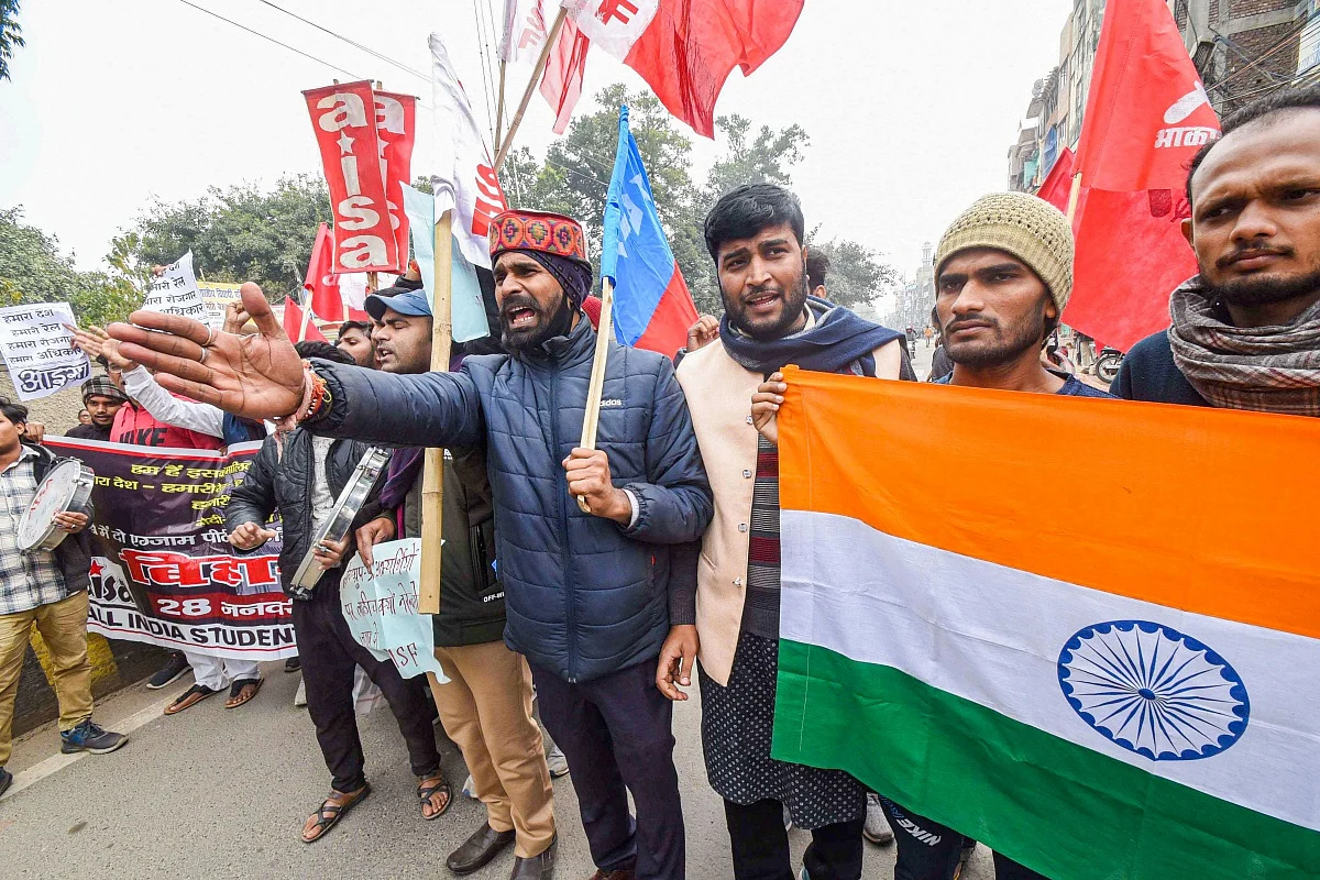AISA, AISF and NSUI activists during Bihar bandh protest over alleged erroneous results of Railway Recruitment Boards Non-Technical Popular Categories (RRB NTPC) exam, in Patna, Friday, Jan. 28, 2022.