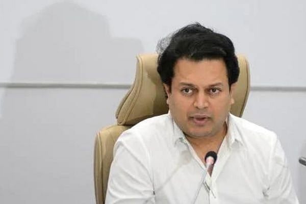 Maha minister of medical education Amit Deshmukh holds meeting with deans of medical colleges, reviews Covid preparedness 
