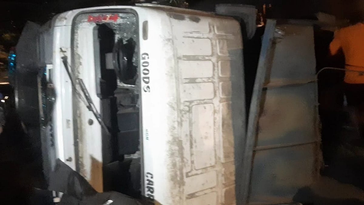 Mumbai: Auto driver killed at JVLR after truck tips over | FPJ