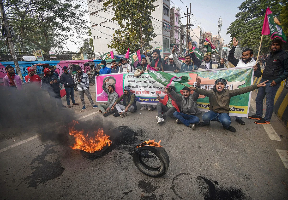 Jan Adhikar Party activists burn tyres to block a road during the Bihar bandh called by students over alleged discrepancies in Railway Recruitment Boards Non-Technical Popular Categories (RRB NTPC) exam, in Patna, Friday, Jan. 28, 2022
