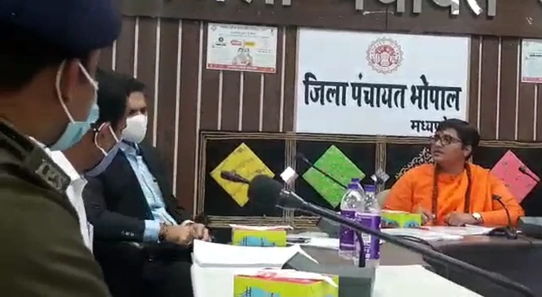Watch video: verbal spat between Sadhvi Pragya Thakur and Collector Bhopal over mazar on VIP Road
