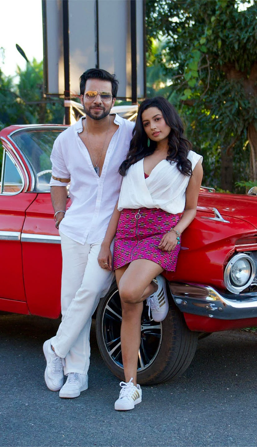 A still from the song Kanganey