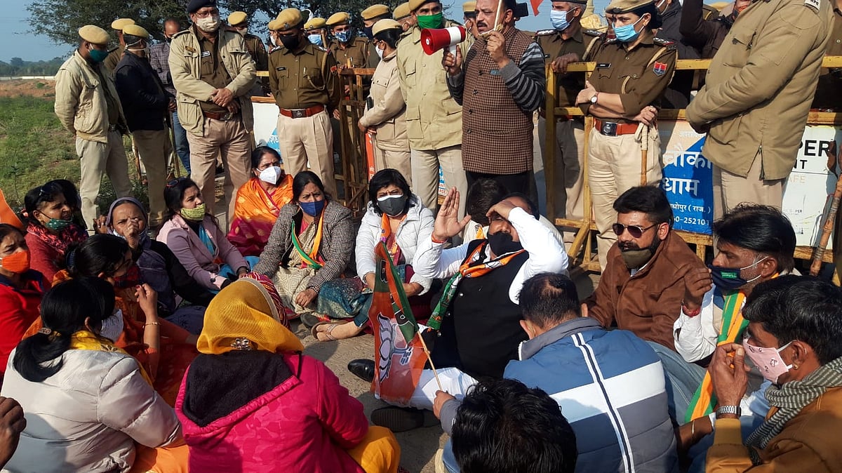 Rajasthan: BJP leaders stage dharna in Sawai Madhopur to meet Priyanka Gandhi over rape of disabled minor in Alwar