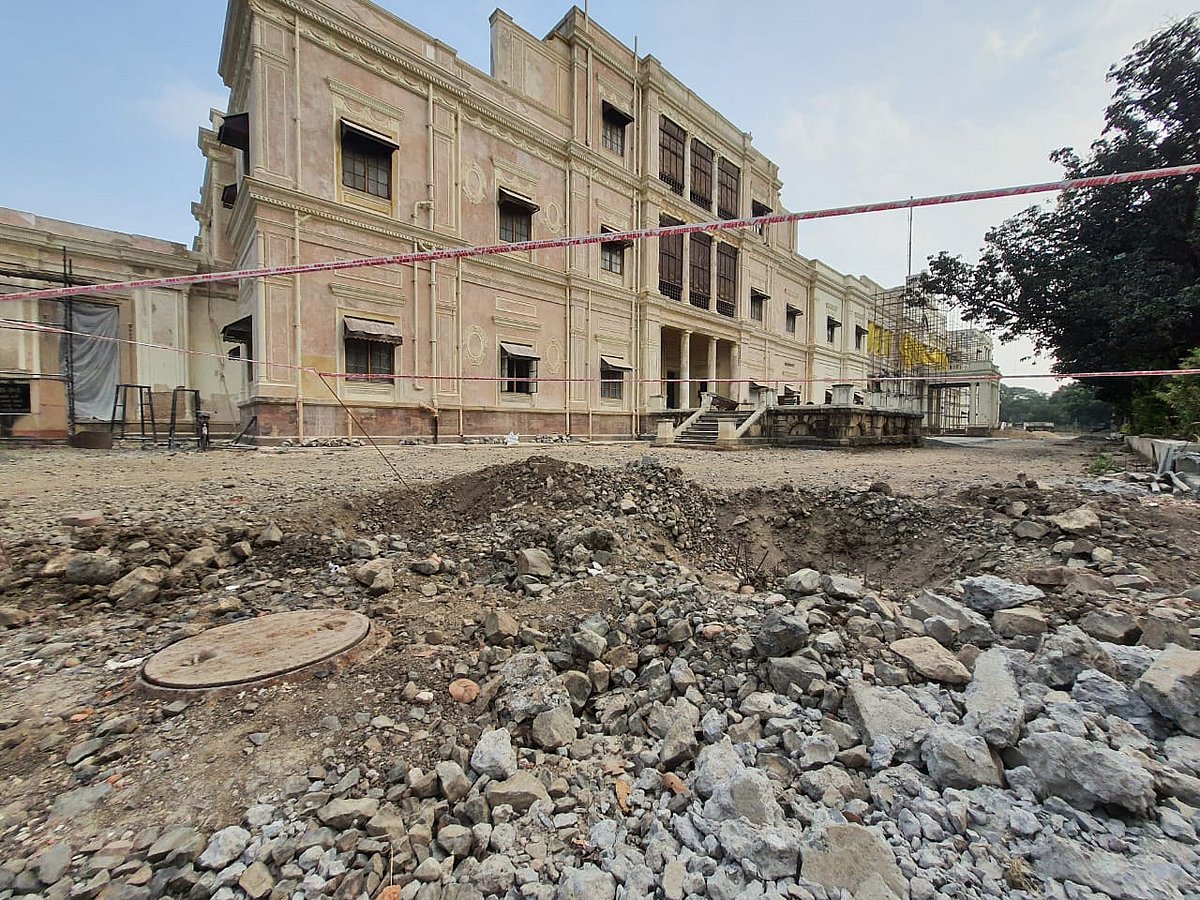 Work going on at the palace.