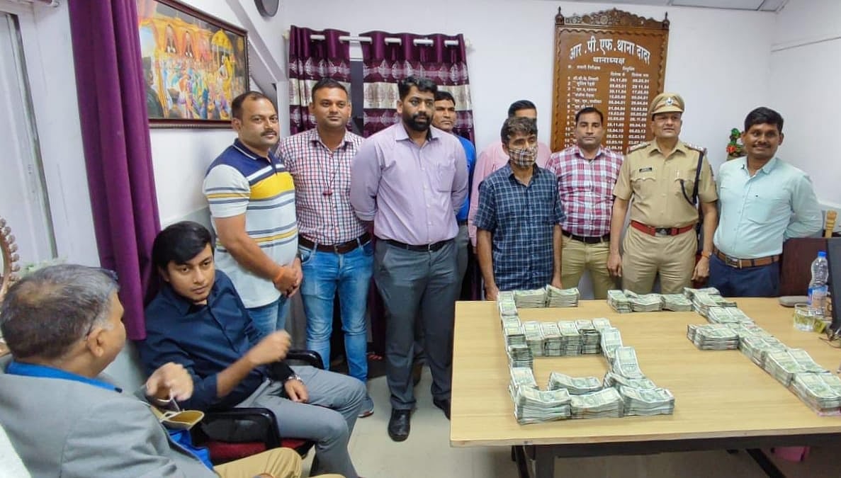 Mumbai: CIB team of railway protection force bust hawala racket, recover Rs.67.44 lakh at Dadar station