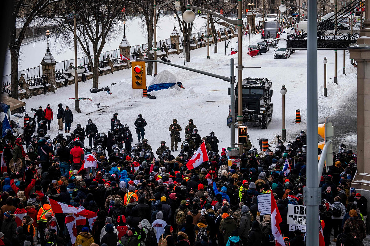 Police work to remove demonstrators on February 19, 2022, in Ottawa, Canada. - Police in Canada deployed to dislodge the final truckers and protesters from downtown Ottawa, in a mostly peaceful operation aimed at bringing an end to three weeks of demonstrations over Covid-19 health rules. Ottawa police, who pledged the operation would push ahead 