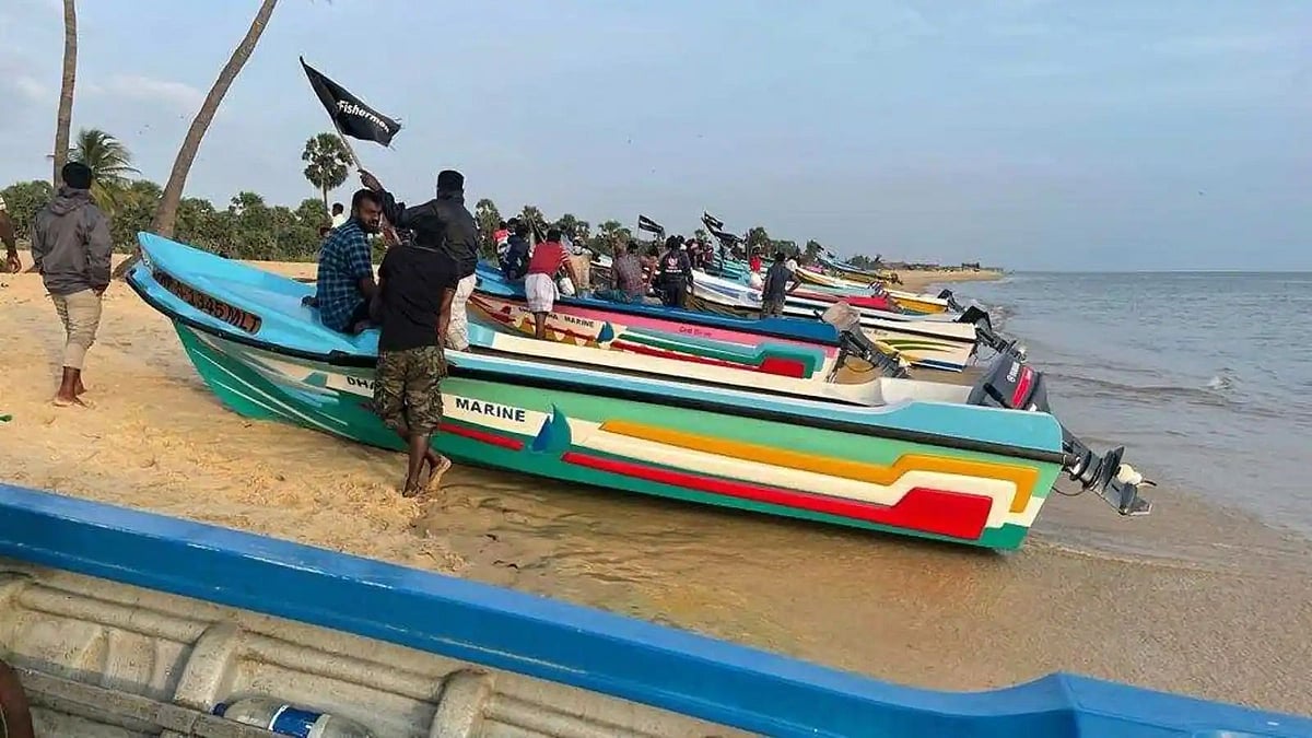 Sri Lankan Navy arrests 6 Indian fishermen for alleged poaching