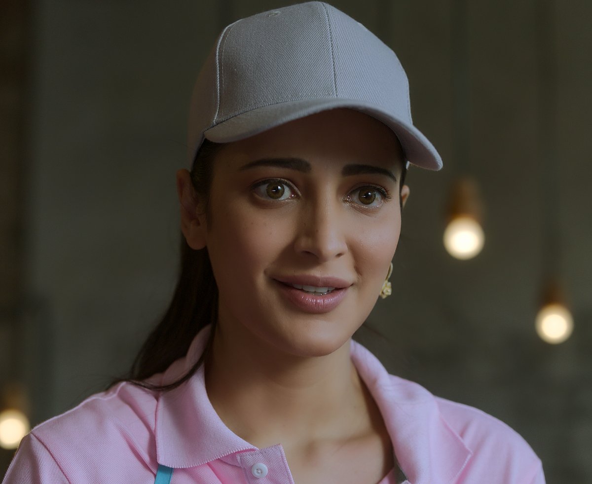  Shruti Haasan in a still from Bestseller