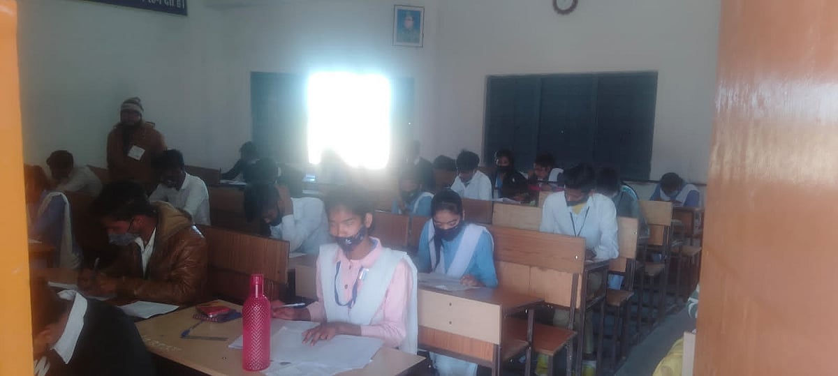 Morena: Cops detain youth standing outside exam centre