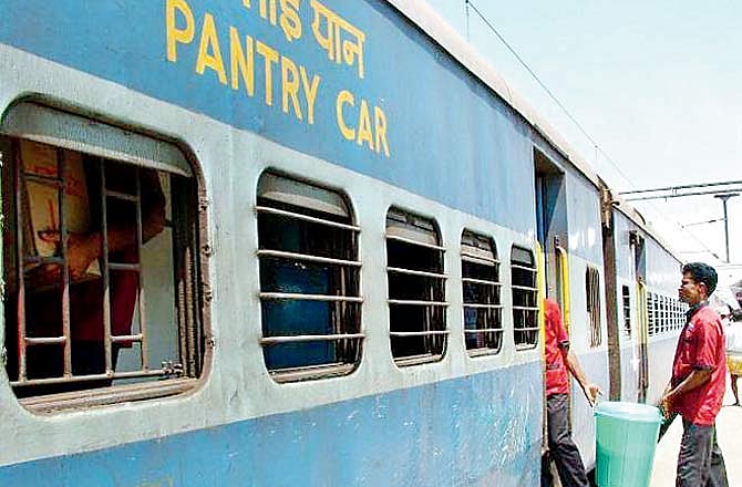 IRCTC to restore 100% cooked food services in all trains by Feb 14