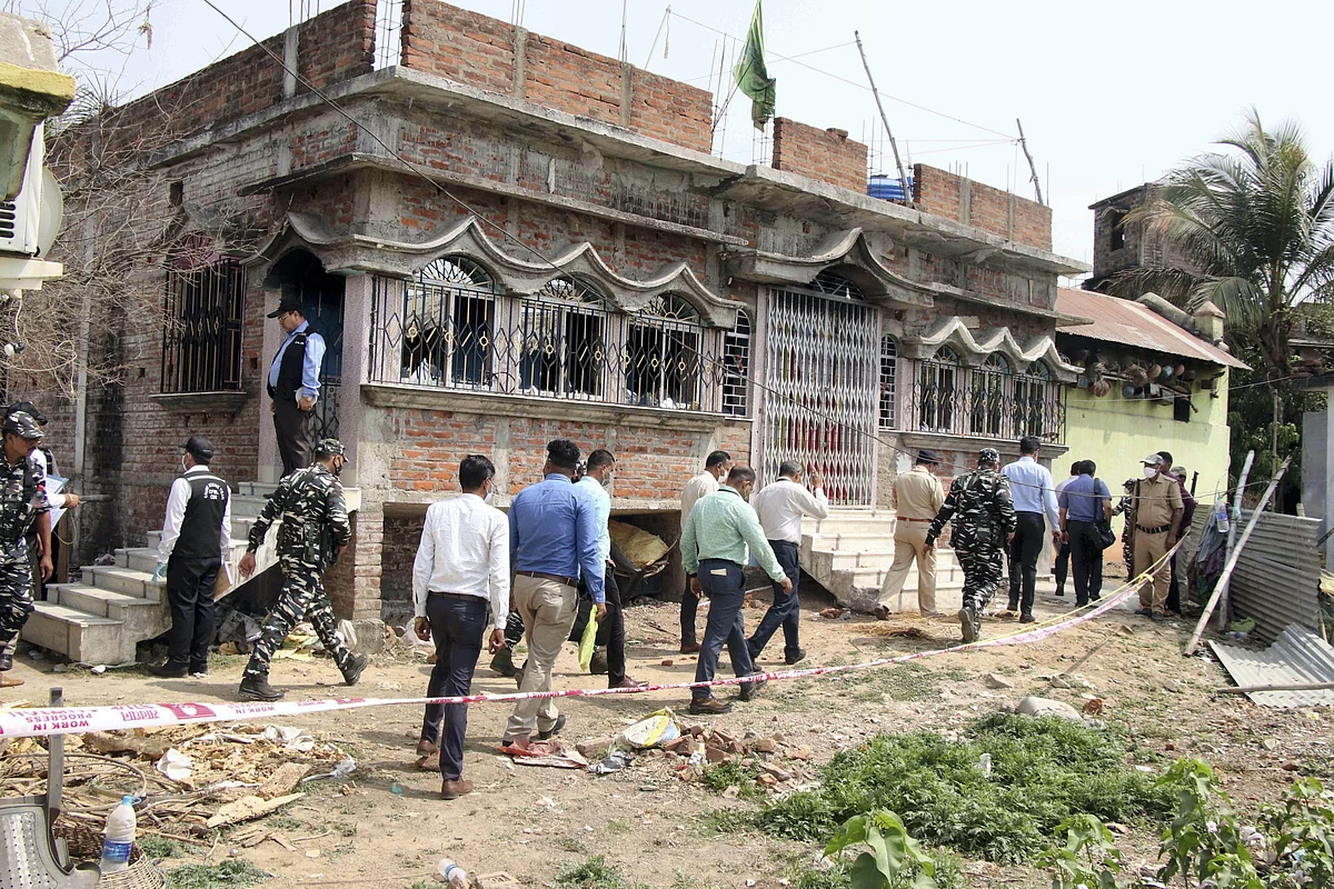 Birbhum: Central Bureau of Investigation (CBI) officers with CFSL team investigate near the house where eight people were burnt alive, at Bogtui village in Birbhum district of West Bengal, Saturday, March 26, 2022.  | (PTI Photo)