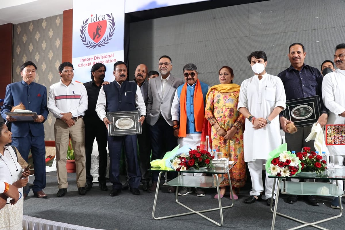 Indore Sports Update: Venkatesh and Avesh honored in IDCA programme; Contribution of Asnani, Chauhan and Vijayvargiya recognised