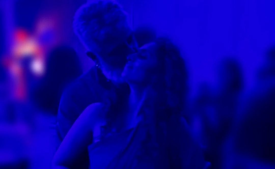 'Valimai' star Ajith passionately kisses wife Shalini in this mushy picture