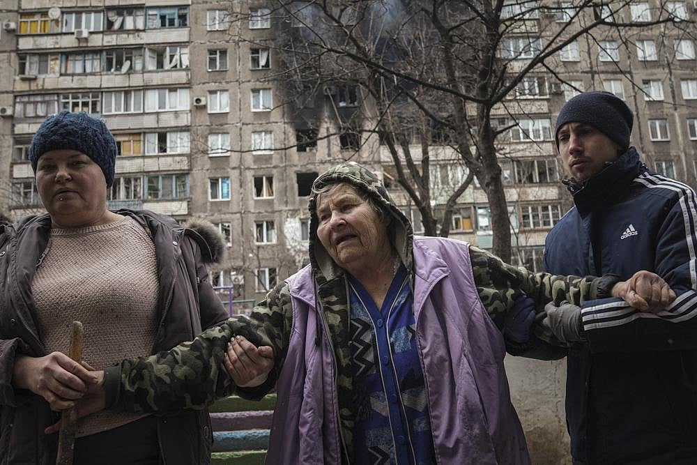 Russia makes 'breakthrough' in Mariupol; Russian troops in center of city