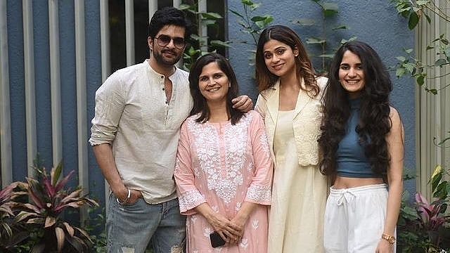 Shamita Shetty quashes break up rumours as she meets Raqesh Bapat's family in Pune