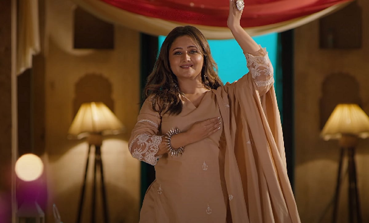 Watch: Rashami Desai, Ajay Kesvani's new romantic song 'Qatilana' will melt your hearts 