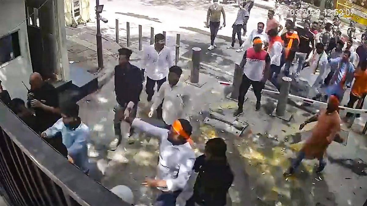 Eight arrested over vandalism outside Delhi CM Arvind Kejriwal's house