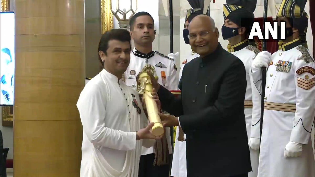 Photos: Sonu Nigam receives Padma Shri from President Ram Nath Kovind