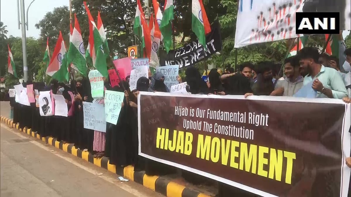Karnataka Hijab row: Mangalore University students allege misuse of High court verdict by colleges