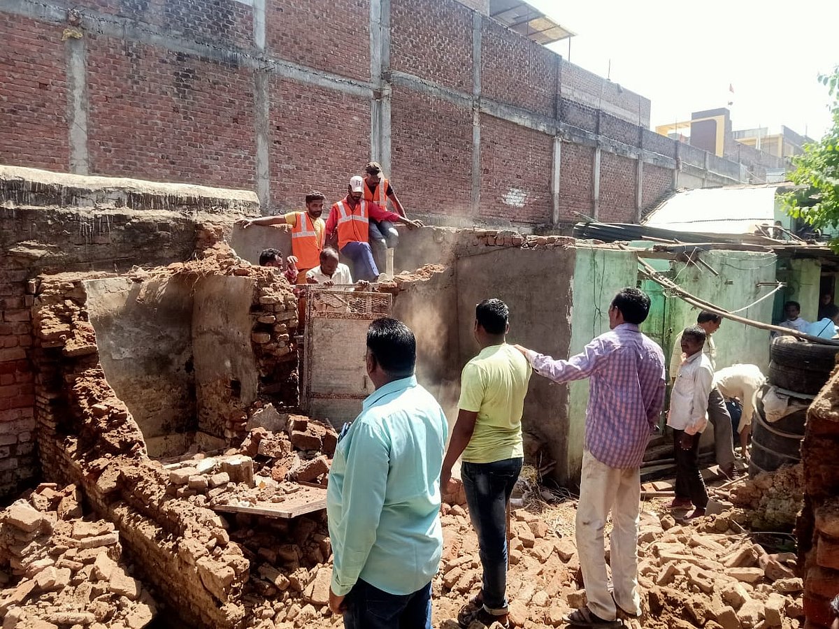 Petlawad: Illegal portion of accused's house demolished