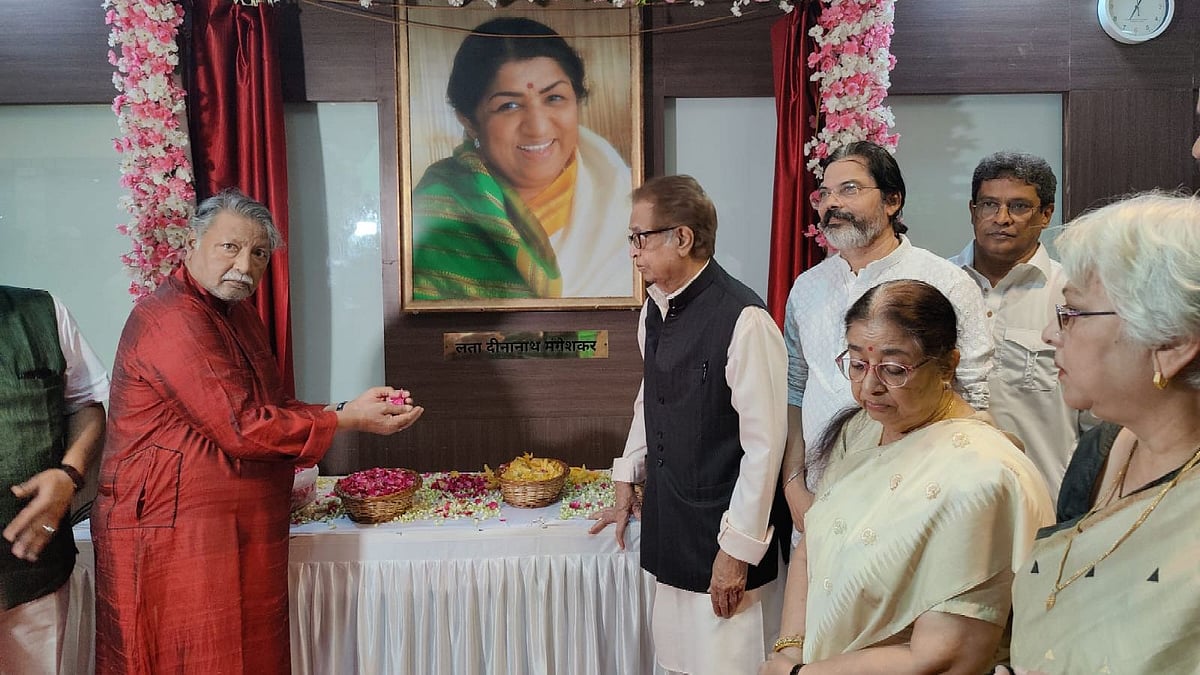 'We have become orphans': Asha Bhosle gets emotional remembering Lata Mangeshkar