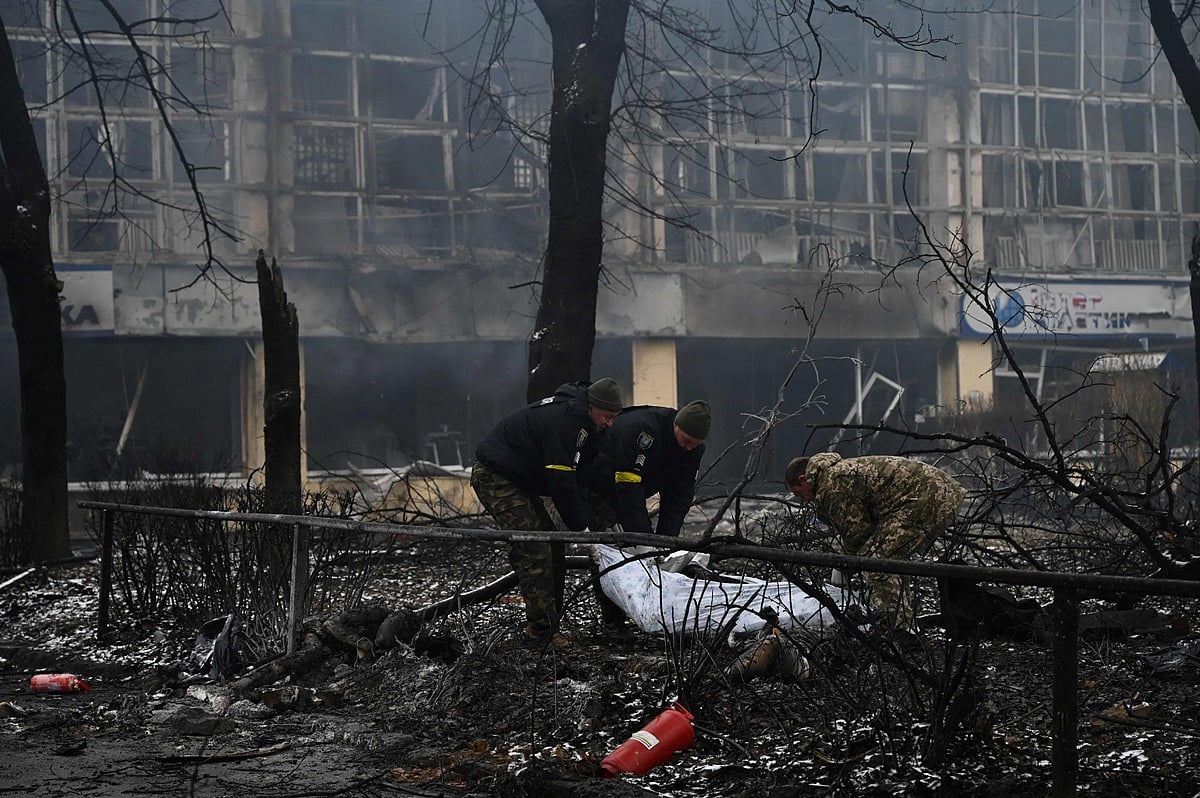 Russia-Ukraine war: Two explosions heard near Kyiv's Druzhby Narodiv metro station