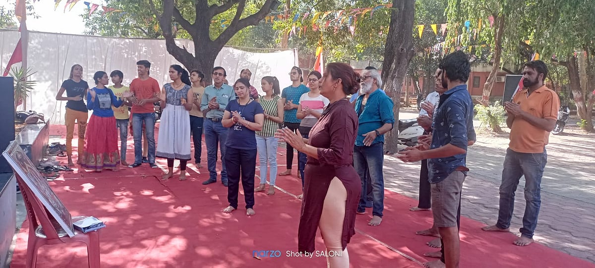 Ramleela artites pray before their rehearsal at Orchha.