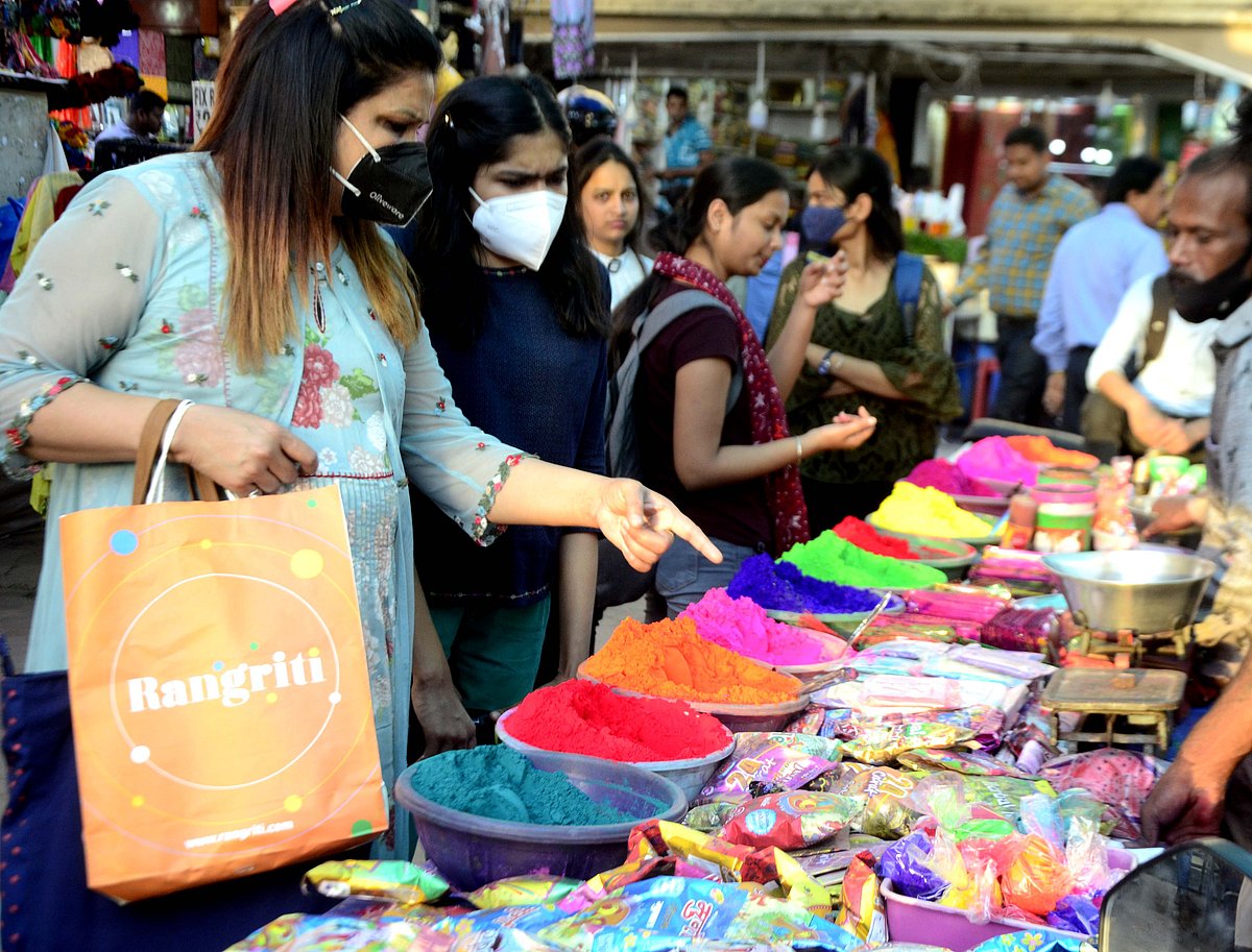 people buying colours ahead of Holi in Bhopal on Wednesday 