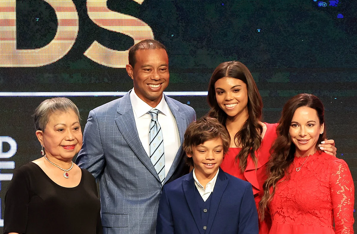 Tiger Woods, mother Kultida Woods (L), children Sam Alexis Woods and Charlie Axel Woods (C) and Erica Herman (R) pose for a photo prior to his induction at the 2022 World Golf Hall of Fame Induction | Photo: AFP