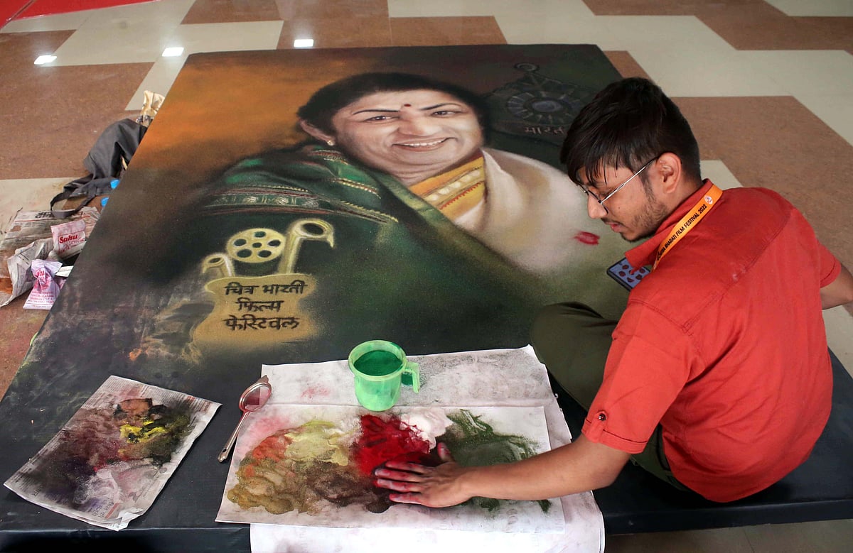 An artist showcasing his talent at Chitra Bharti Film Festival  in Bhopal on Friday