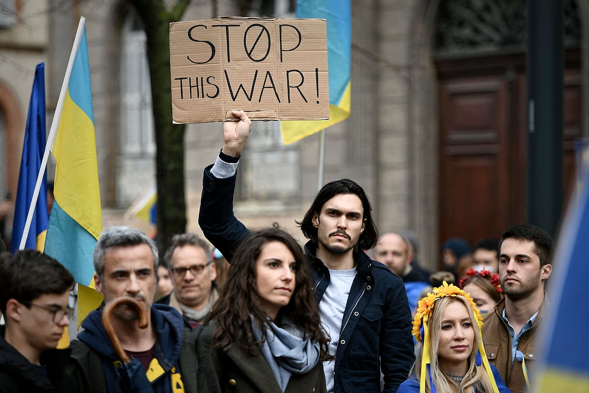 
A protester raises a placard during a demonstration against the Russian invasion in Ukraine, in Toulouse, southern France, on March 13, 2022.  | (Photo by Valentine CHAPUIS / AFP)
