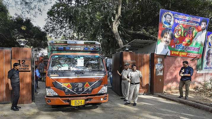 A truck leaves from 12, Janpath, the bungalow allotted to former union minister Ram Vilas Paswan, in New Delhi, on Wednesday, March 30, 2022 | PTI