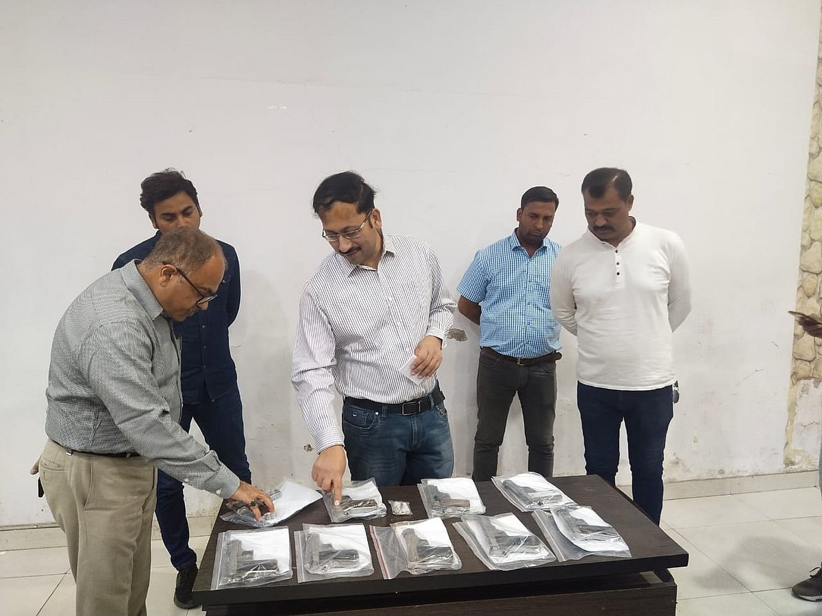Indore: ​Man arrested with nine 
country-made pistols, 3 live cartridges