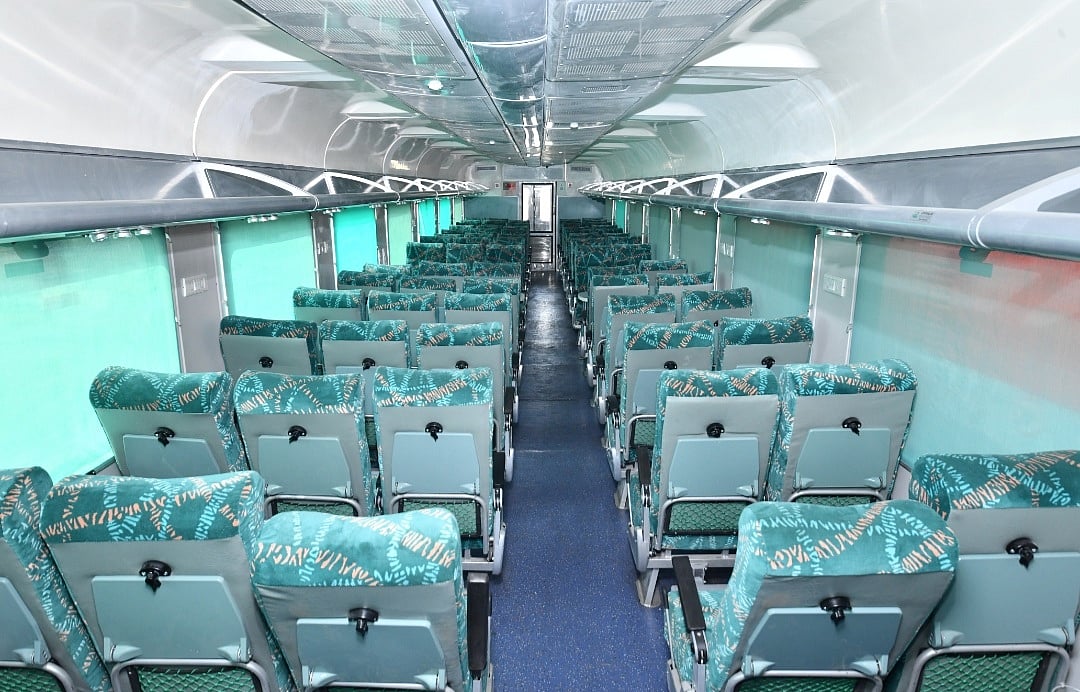 Central Railway decided to replace the old ICF coaches of its prestigious Mumbai Pune Deccan Queen Express from June 22nd 2022 with LHB coaches.