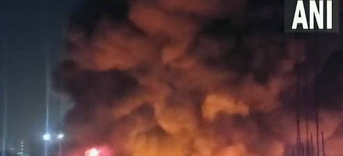 Watch Video: Massive fire breaks out at godown in Tangra area of Kolkata