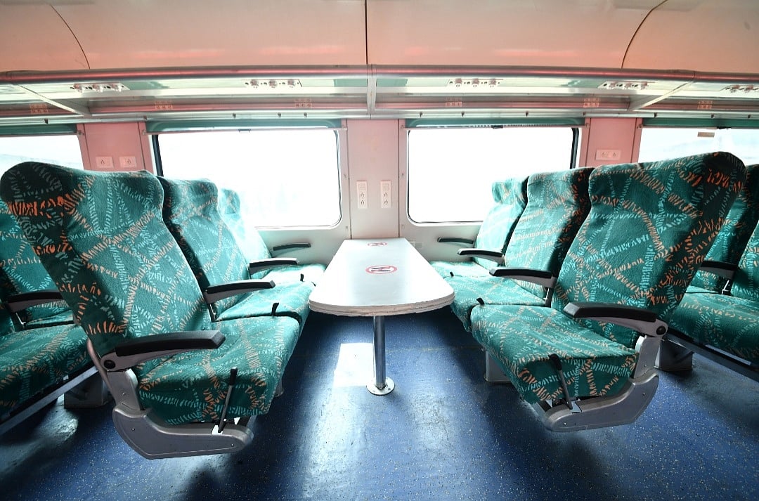 Central Railway decided to replace the old ICF coaches of its prestigious Mumbai Pune Deccan Queen Express from June 22nd 2022 with LHB coaches.