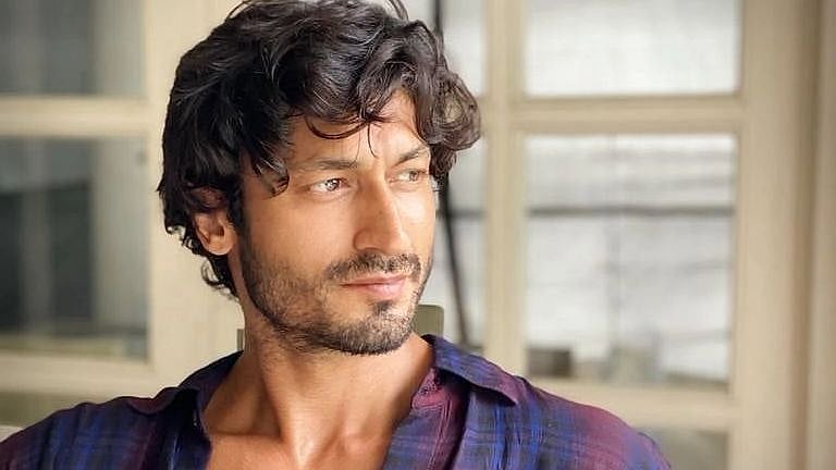 Vidyut Jammwal wins hearts with his sweet gesture on 'India’s Ultimate Warrior' set