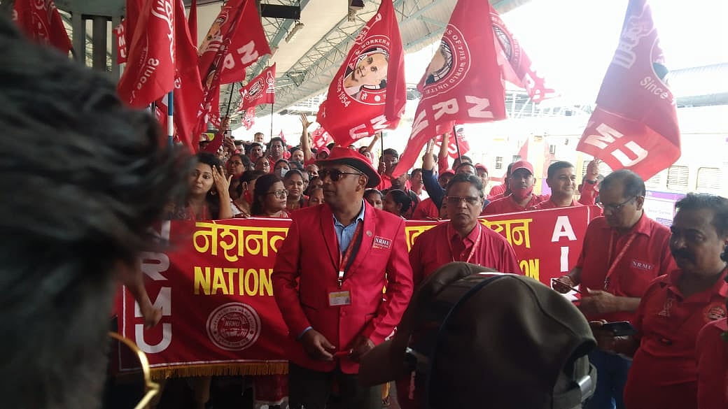 Mumbai: NRMU holds Solidarity March to support nationwide workers strike