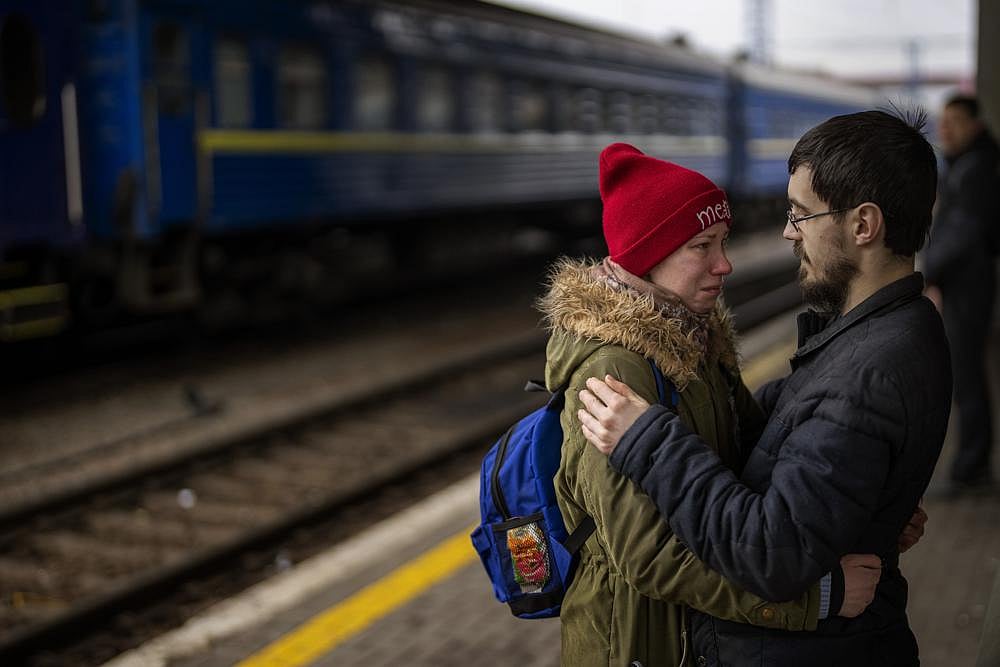 A couple says goodbye before she boards on a train bound for Lviv at the Kyiv station, Ukraine, on Thursday