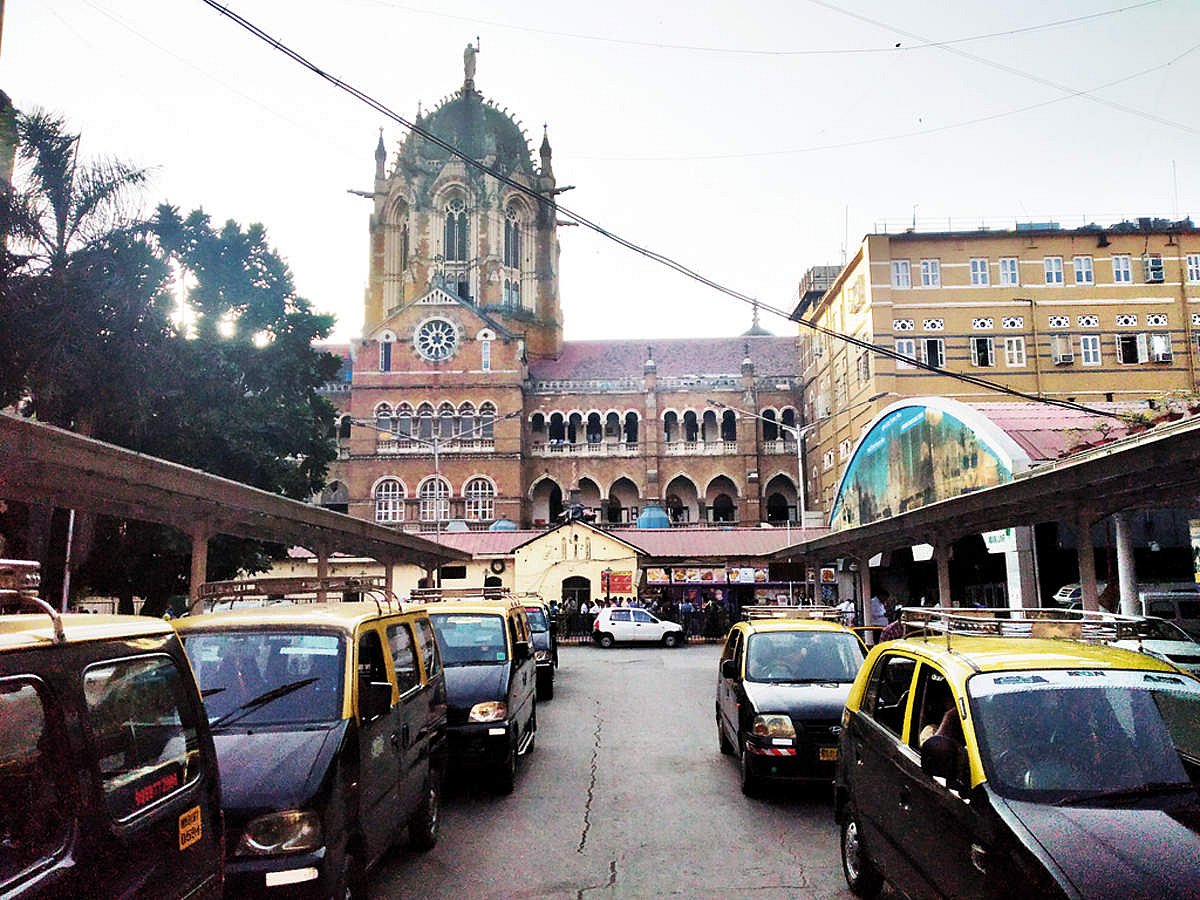 Mumbai: Auto-taxi unions meet  Commissioner Sanjay Pandey to discuss parking issue outside railway stations  