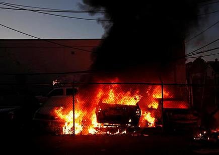 WATCH I Darbhanga medicos set fire to general & medical shops, 6 vehicles over alleged denial of Maggie at night