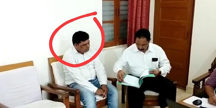 Seoni: Lokayukta arrests patwari for taking bribe of Rs 15000