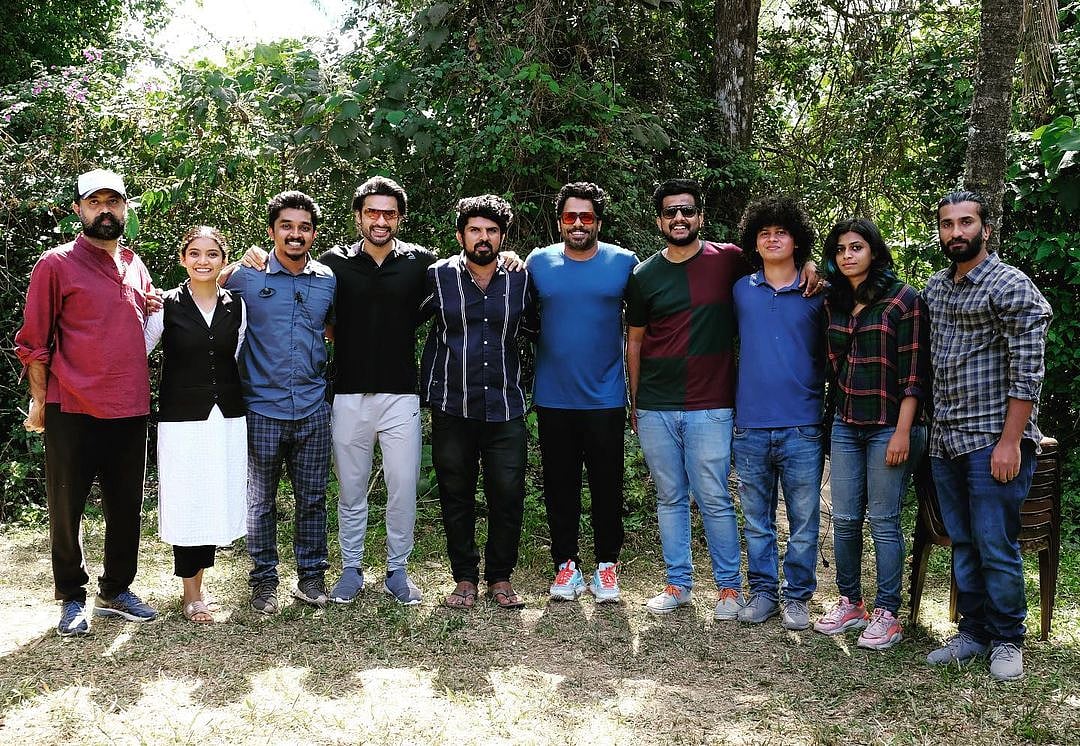 Aashiq Abu with the cast and crew of Naradan